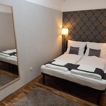 Elegant Apartment In The Hearth Of บูดาเปสต์ ภายนอก รูปภาพ