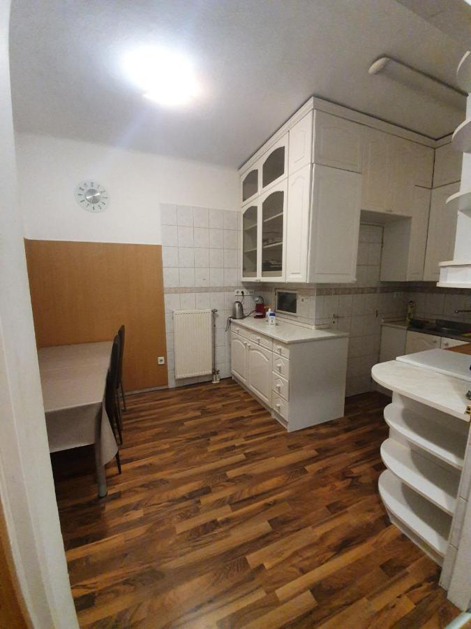 Elegant Apartment In The Hearth Of บูดาเปสต์ ภายนอก รูปภาพ